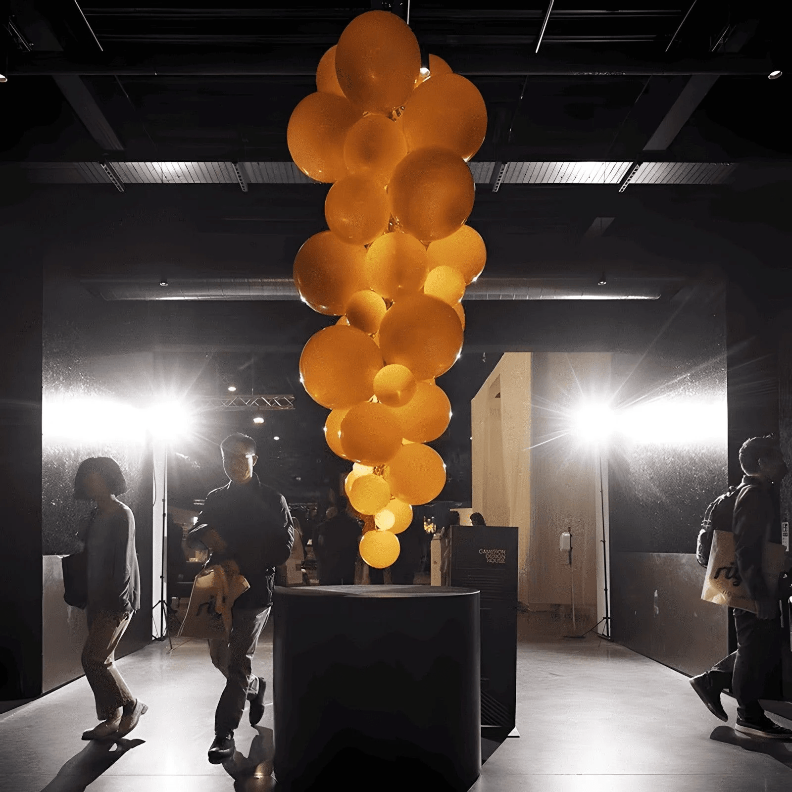 Velymo Grapetta Chandelier - Richardrider