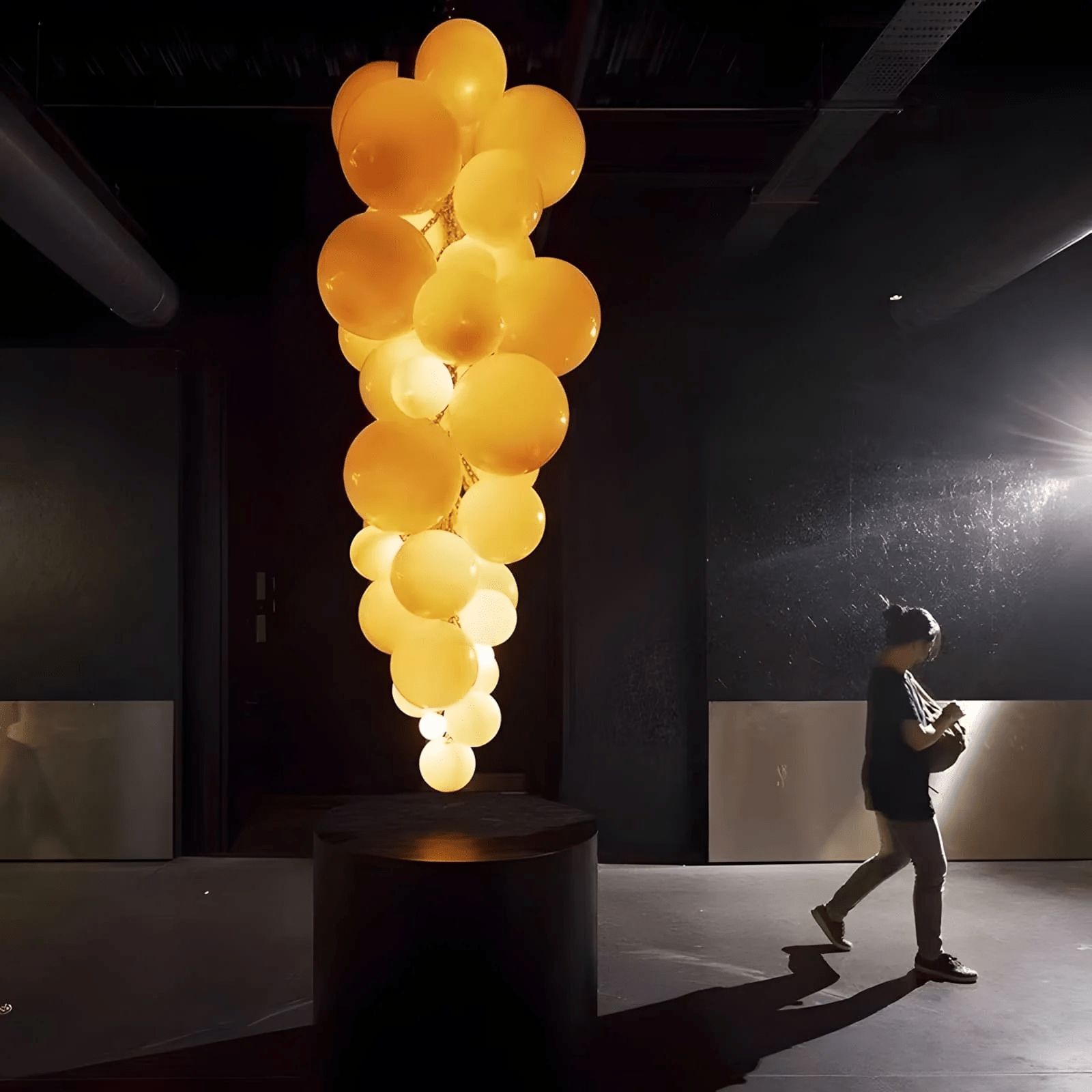Velymo Grapetta Chandelier - Richardrider