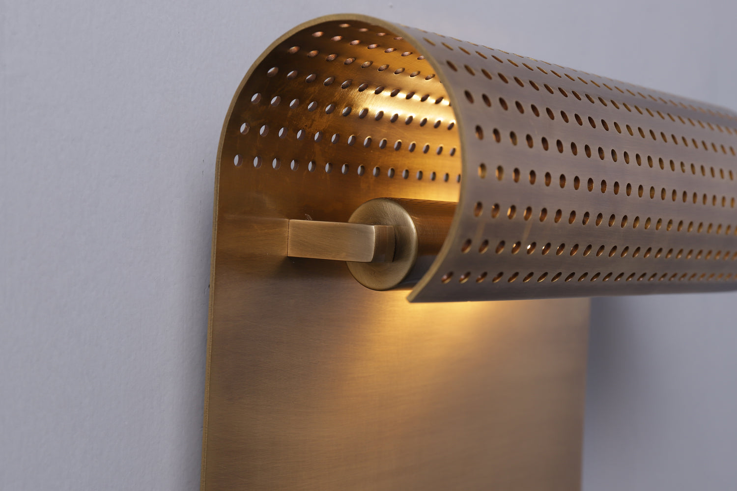 Scroll-I Wall Sconce Brass - Richardrider