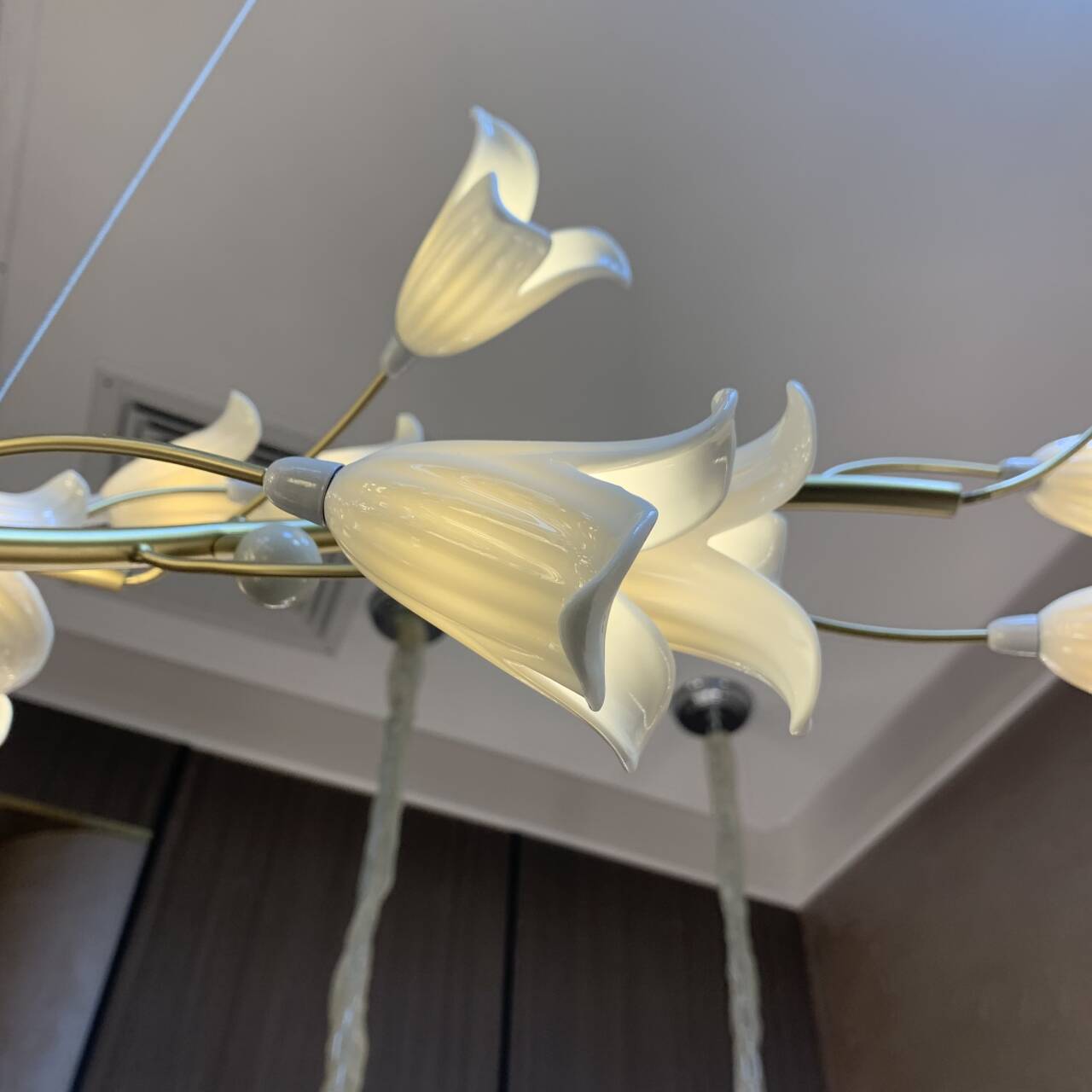 Modern Brass Branch Ceramics Flower Chandelier for Stylish Living Room Hotel and Restaurant - Richardrider