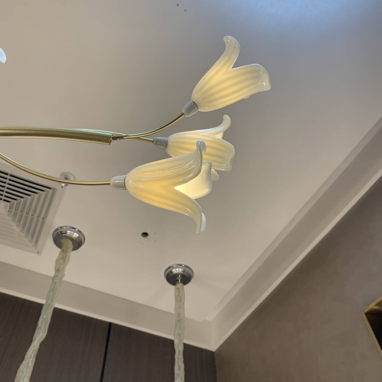 Modern Brass Branch Ceramics Flower Chandelier for Stylish Living Room Hotel and Restaurant - Richardrider