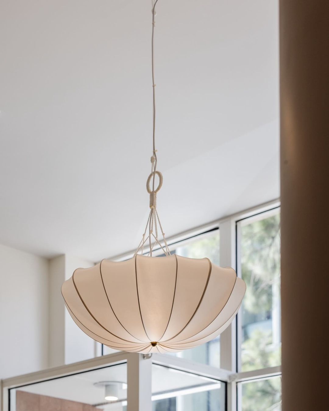 Vintage Cream White Fabric Lampshade Chandelier for Bedroom/Living Room