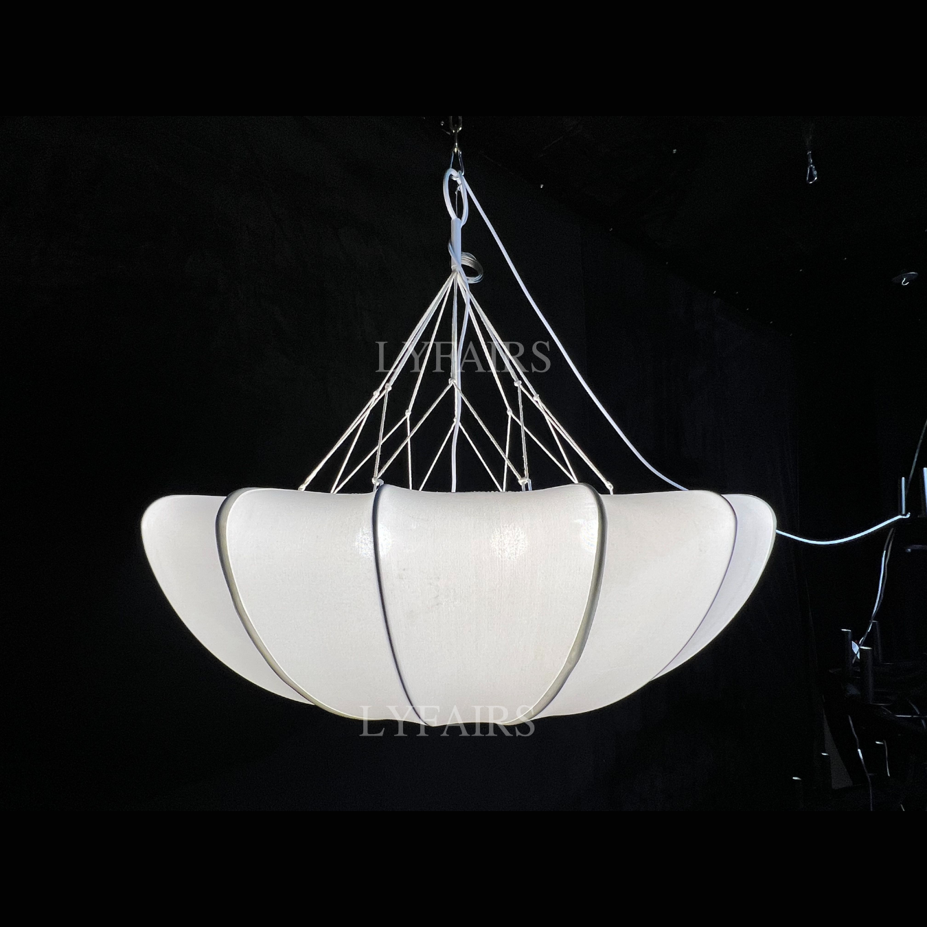Vintage Cream White Fabric Lampshade Chandelier for Bedroom/Living Room