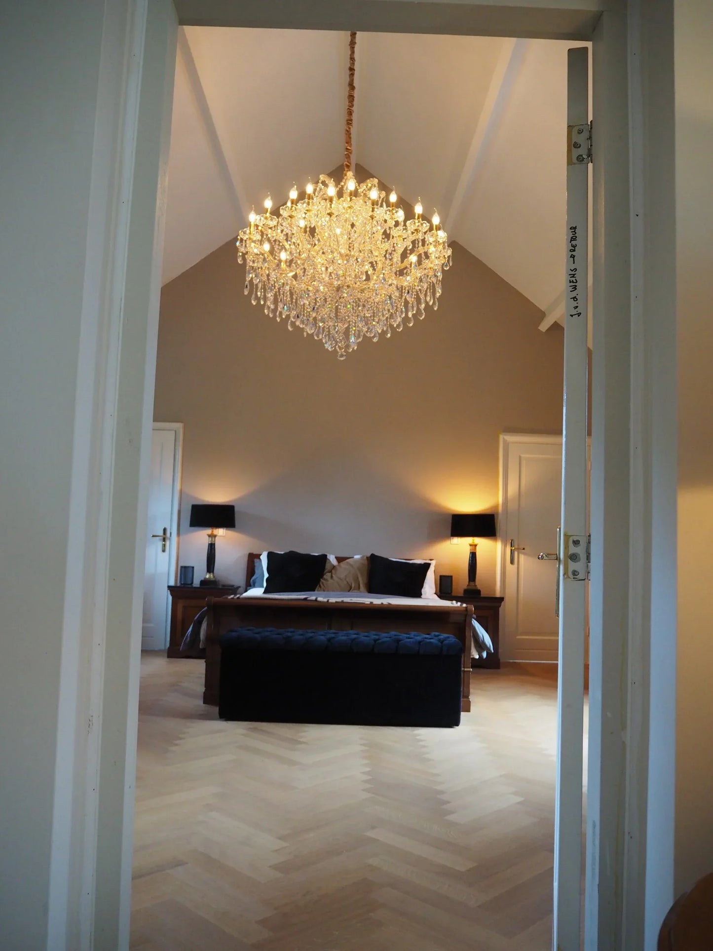 Luxury 25-Light Candle Crystal Chandelier in Gold/Chrome Finish