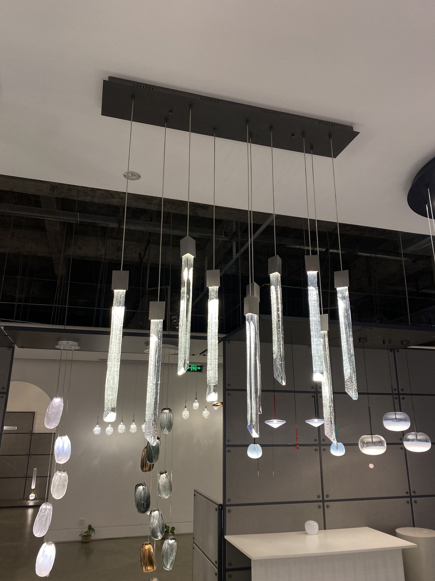 Modern Ash Black Round/Rectangle Crystal Sticks Chandelier for Dining Room/Living Room/Staircase
