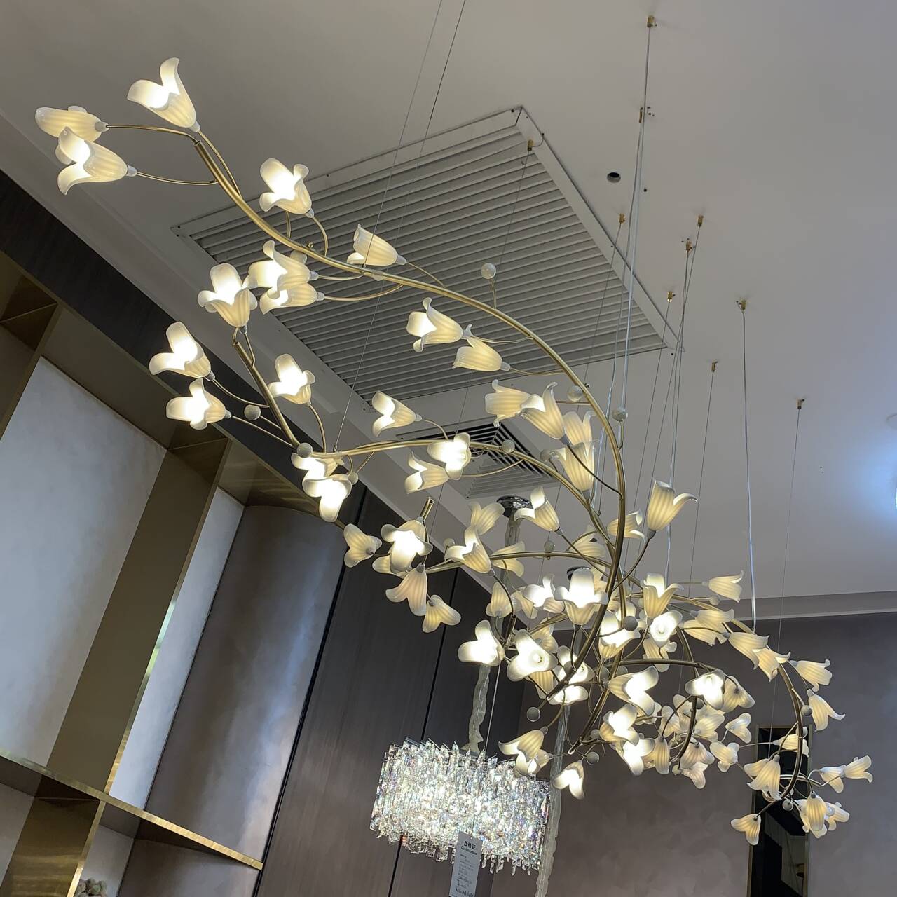 Modern Brass Branch Ceramics Flower Chandelier for Stylish Living Room Hotel and Restaurant - Richardrider
