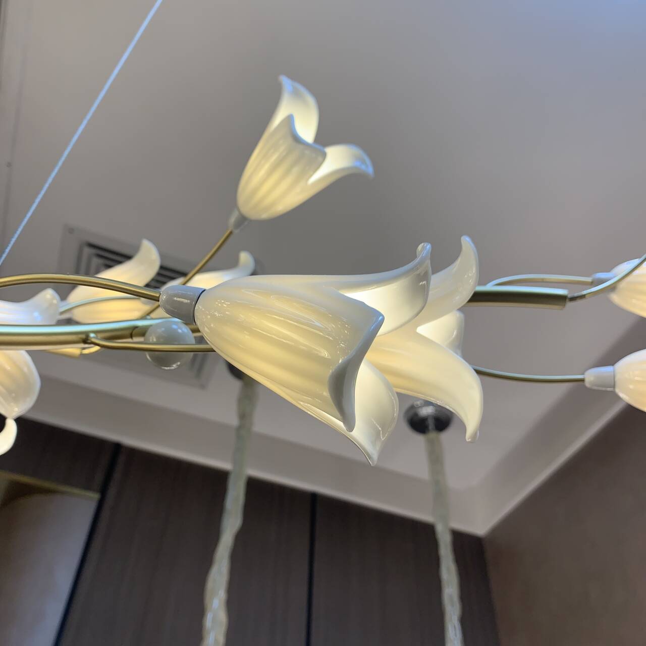 Modern Brass Branch Ceramics Flower Chandelier for Stylish Living Room Hotel and Restaurant - Richardrider