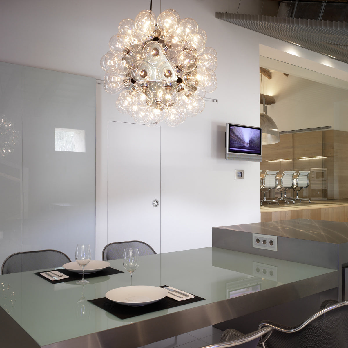 Winivra 88 S1 Pendant Light Structure Formed By 20 Pressed & Polished Aluminum Triangles. Steel Ceiling Fitting & Rose 31.5"D